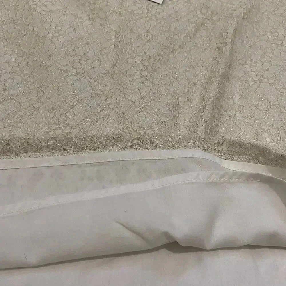 Hollister skirt, size 9, ivory and gold thread lace over white linings - Picture 6 of 10